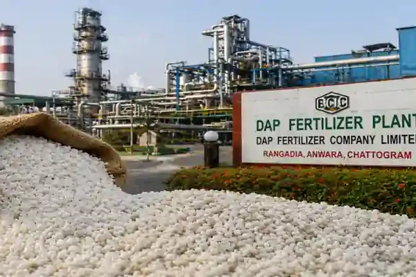 Bangladesh DAP fertilizer plant with industrial units and urea granules showing fertilizer production shutdown due to ammonia shortage