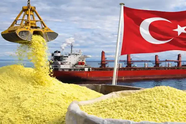 Sulphur export shipment loading onto cargo ship highlighting Turkey sulphur export ban impact