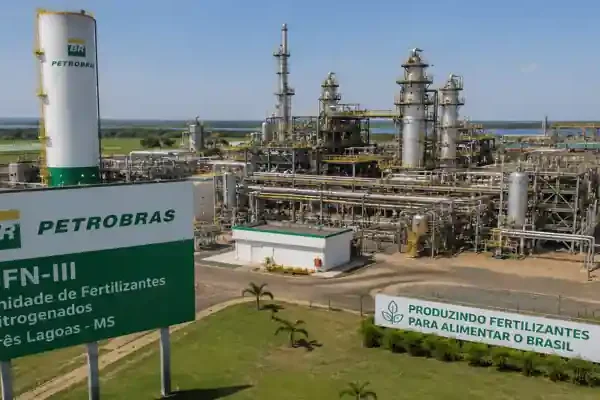 Petrobras UFN-III nitrogen fertilizer plant in Três Lagoas Brazil with industrial processing units and storage facilities